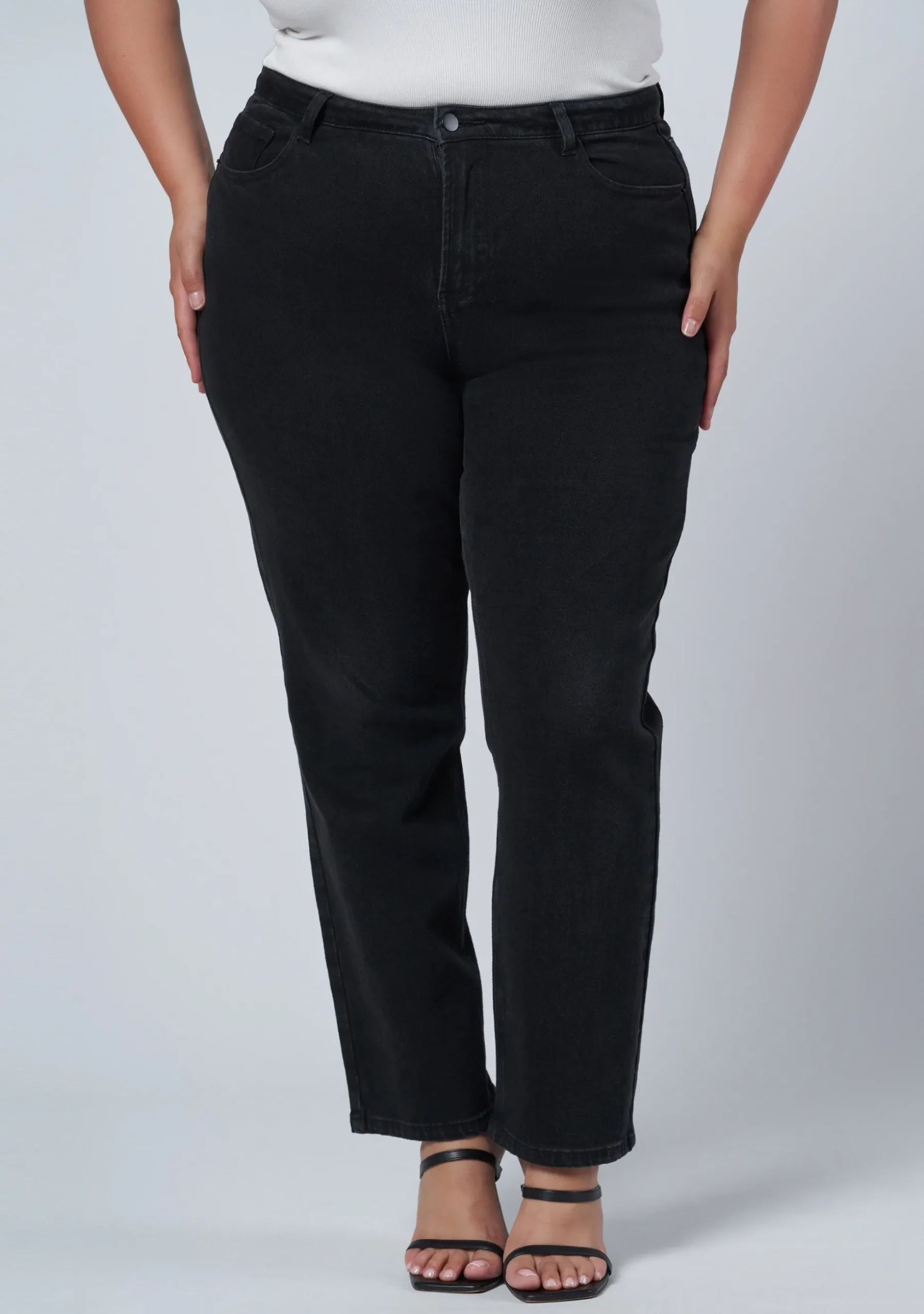Noa Tapered Jean
