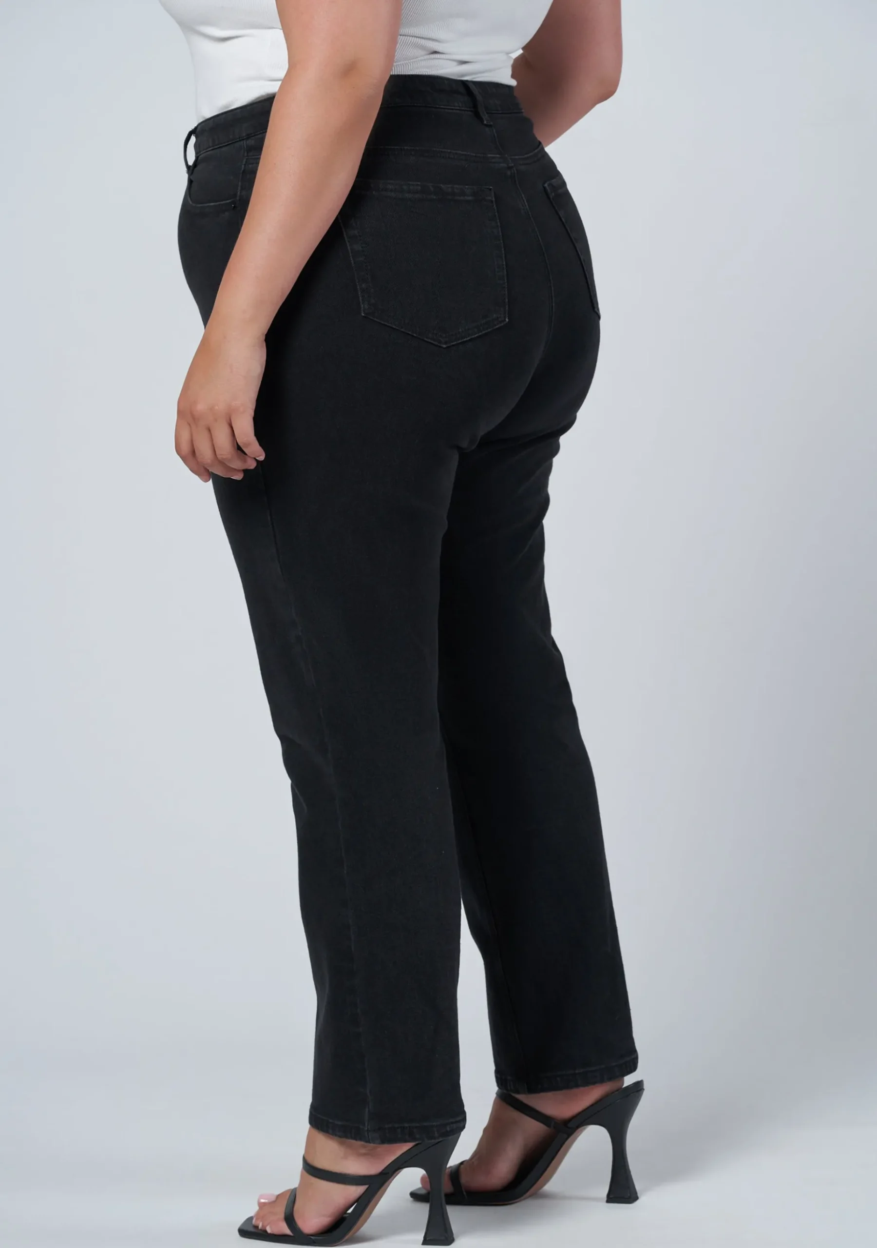 Noa Tapered Jean