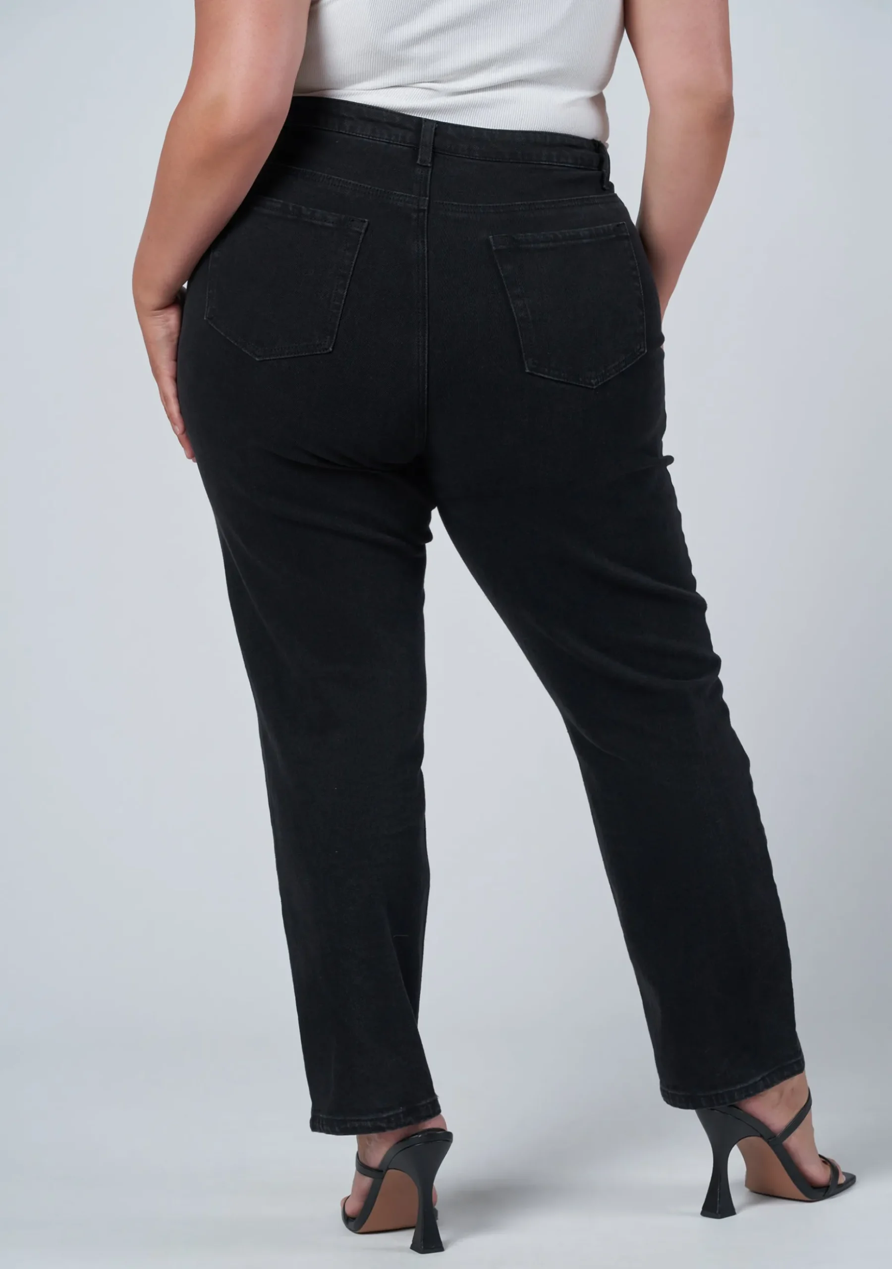 Noa Tapered Jean